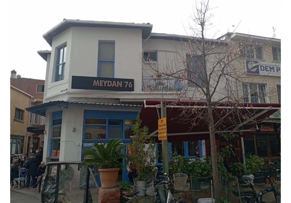 Adalar’da mavinin tüm tonlarıyla çevrili doğa içinde konaklama keyfi sunan Meydan 76, estetik odalarıyla huzur dolu bir tatil sunuyor.